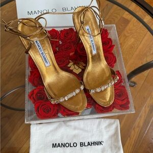 🌺Manolo Blahnik Gold Strappy Sandals